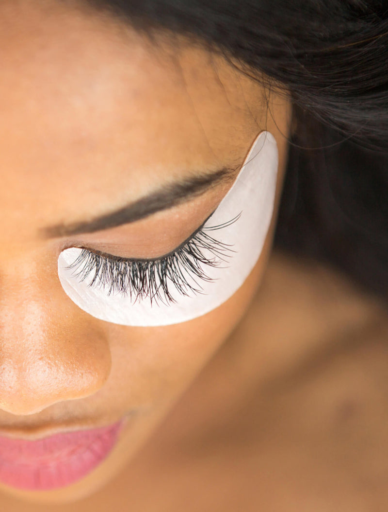 Eyelash Extensions vs. Kunstige Øjenvipper: En omfattende sammenligning for dit perfekte look