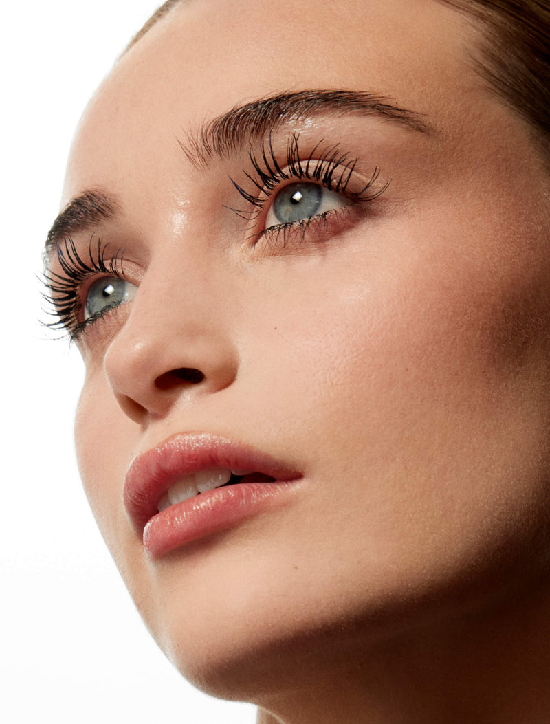 Vipper & Bryn: Hemmeligheden bag et minimalistisk makeup-look